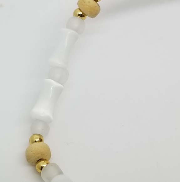 VINTAGE MOTHER OF PEARL & WOOD BEAD BOHO ANKLE BRACELET - Picture 2 of 4